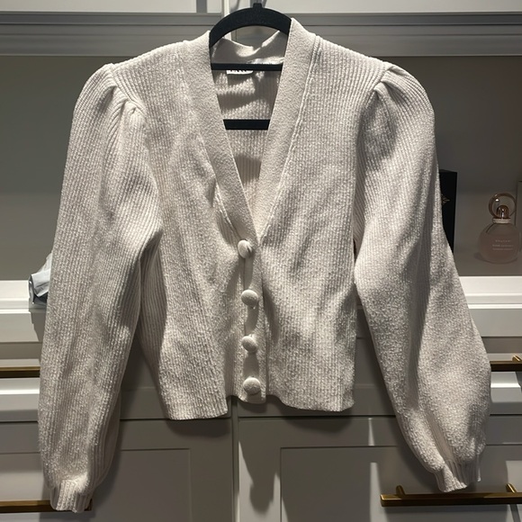 White Zara Sweater with cute shoulder detail - Picture 2 of 2